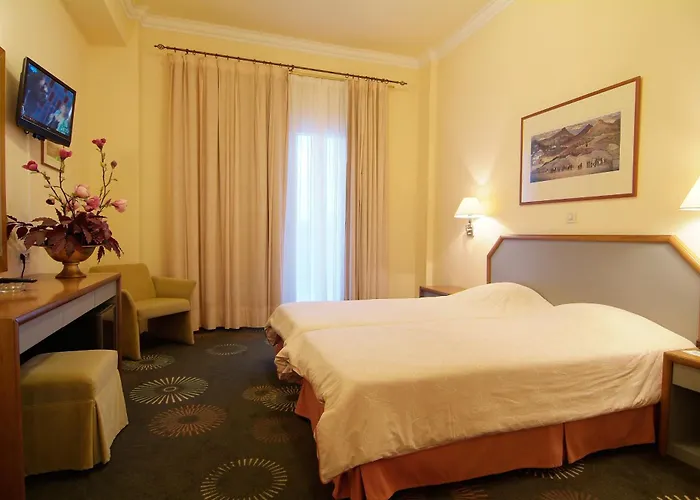 卡拉法提酒店 3* 伊第亚