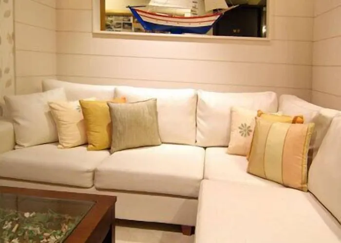 卡拉法提酒店 3* 伊第亚